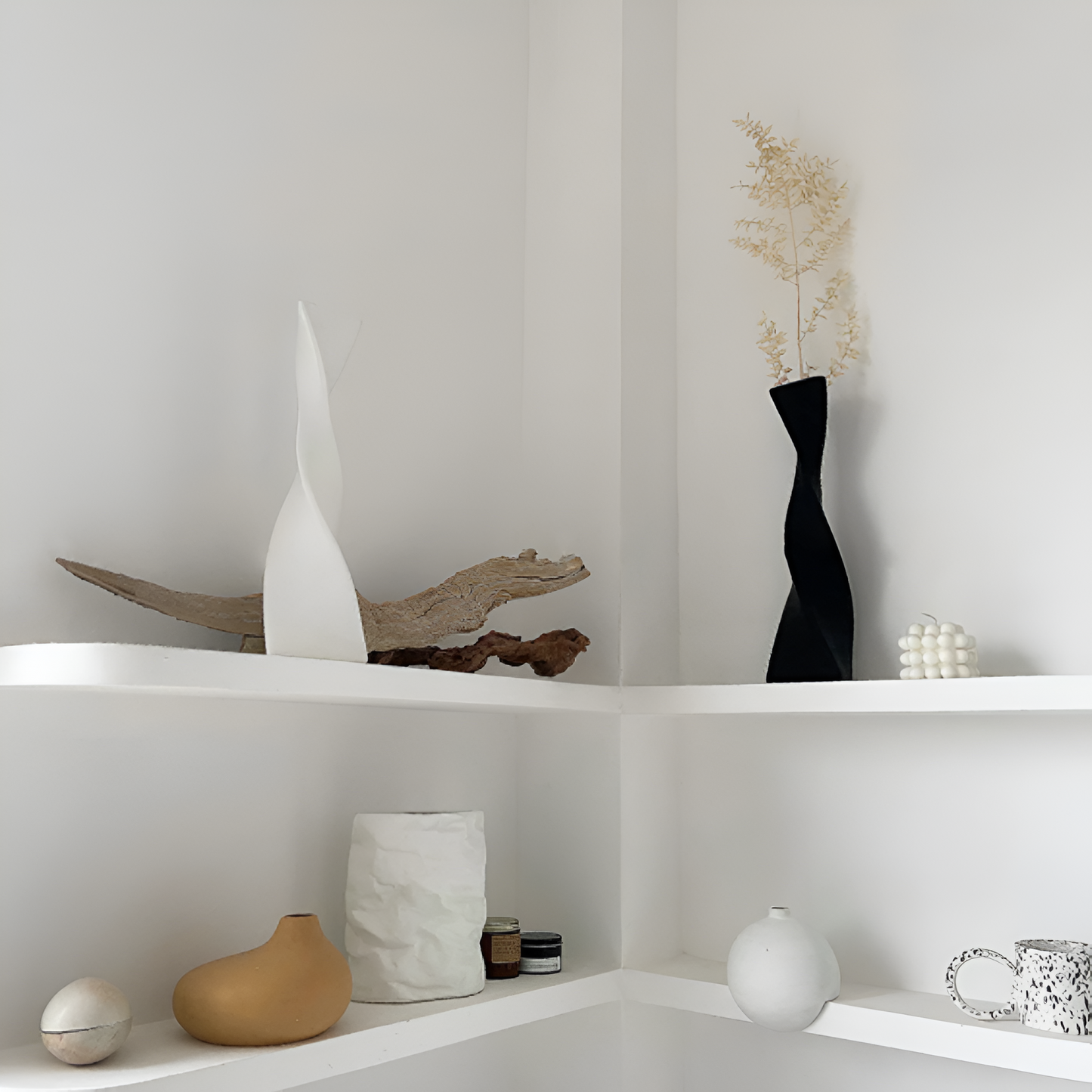 TwistForm | Sleek Spiral Ceramic Vase – Elegant Twist Design for Modern Spaces