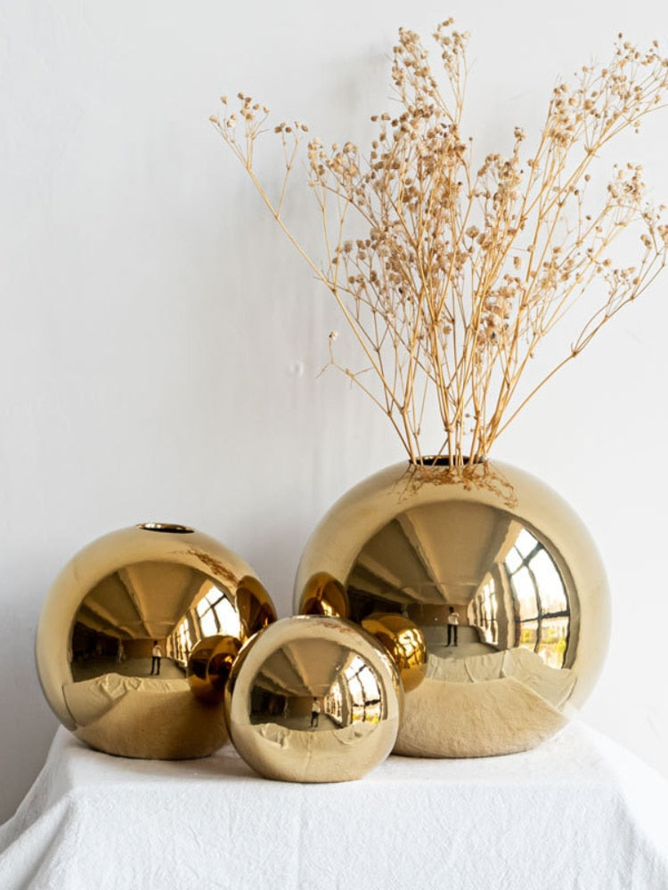 GoldenGlow | Luxurious Gold-Plated Ceramic Sphere Vase