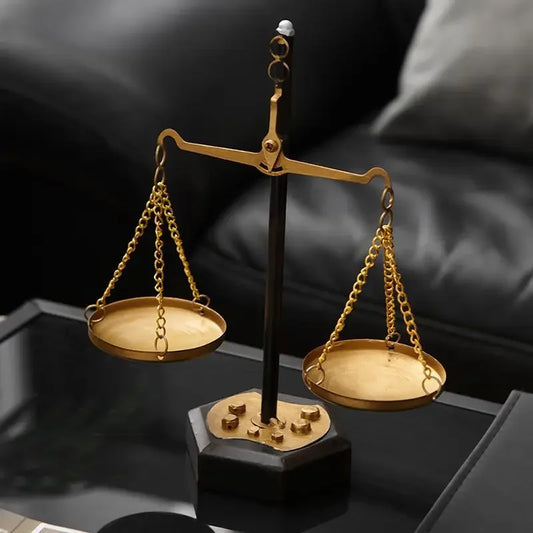 DecoBalance | Sleek Vintage-Inspired Metal Scale
