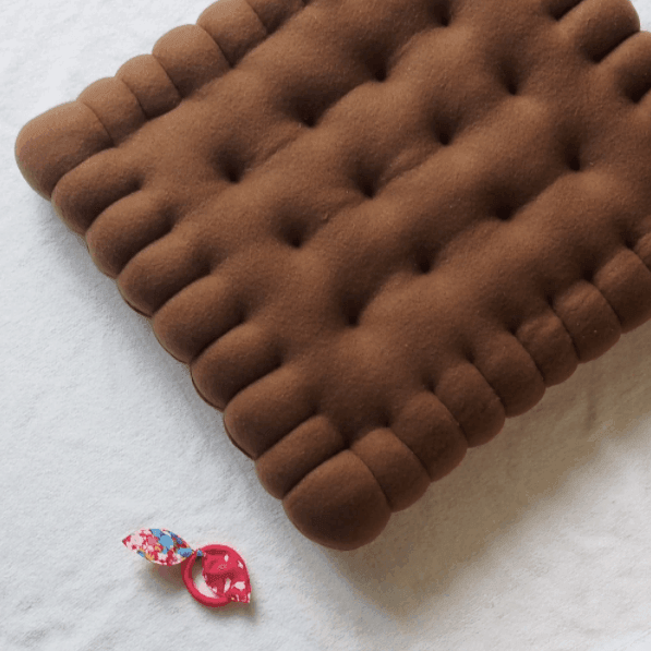 BiscottiPlush | Cozy Biscuit-Shaped Luxury Pillow