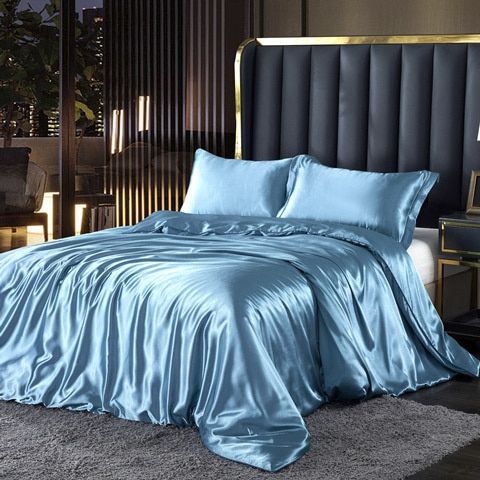 SilkDream | 4-Piece Satin Bedding Set with Pillow Covers
