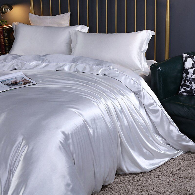 SilkDream | 4-Piece Satin Bedding Set with Pillow Covers