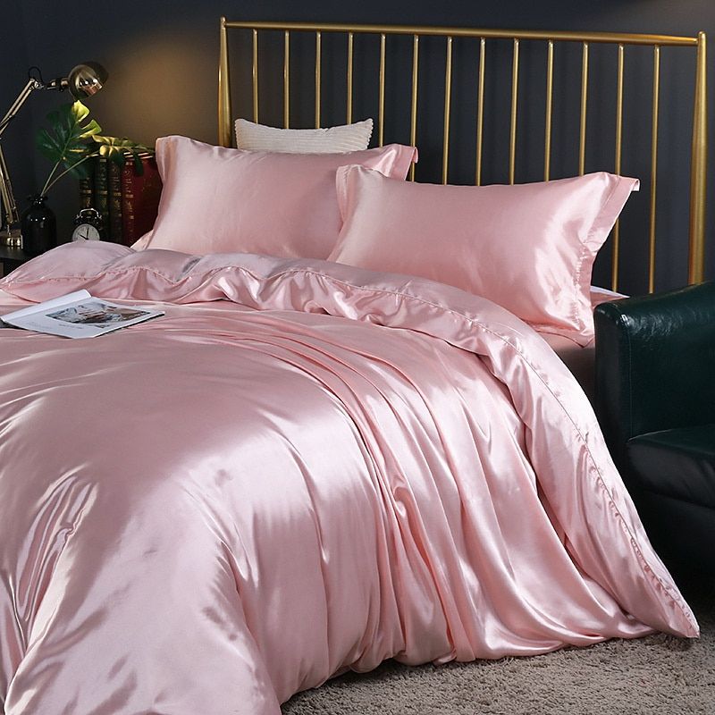 SilkDream | 4-Piece Satin Bedding Set with Pillow Covers