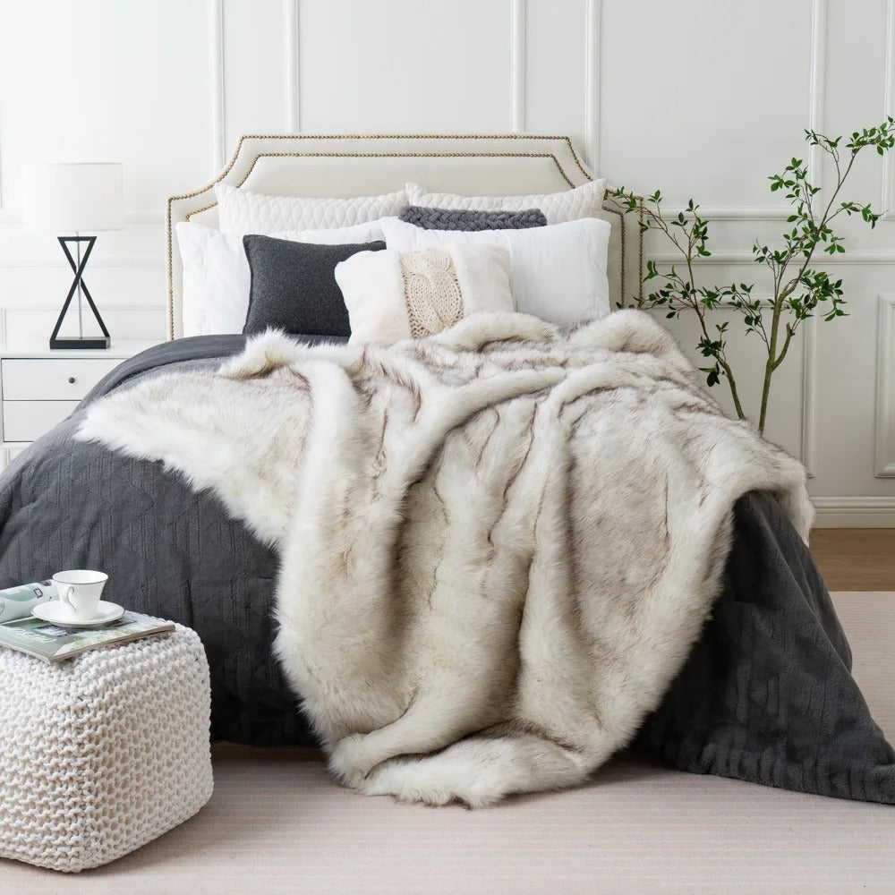 VelvetFrost | Luxurious Faux Fur Blanket