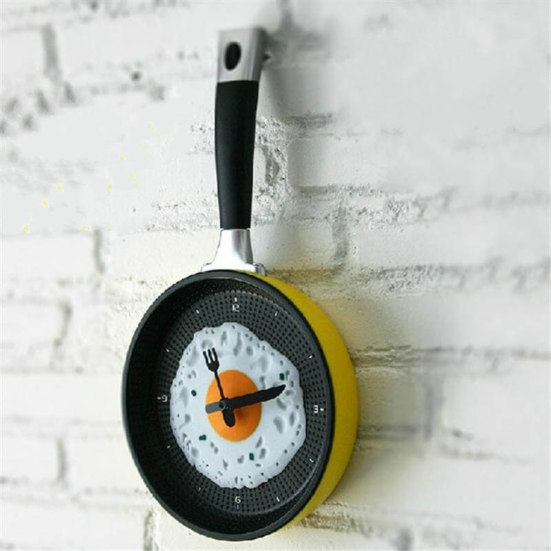 SizzleTime | Quirky Frying Pan Wall Clock