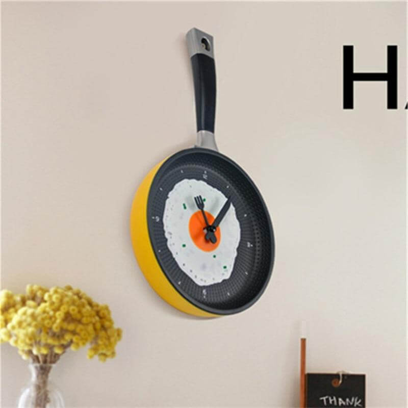 SizzleTime | Quirky Frying Pan Wall Clock