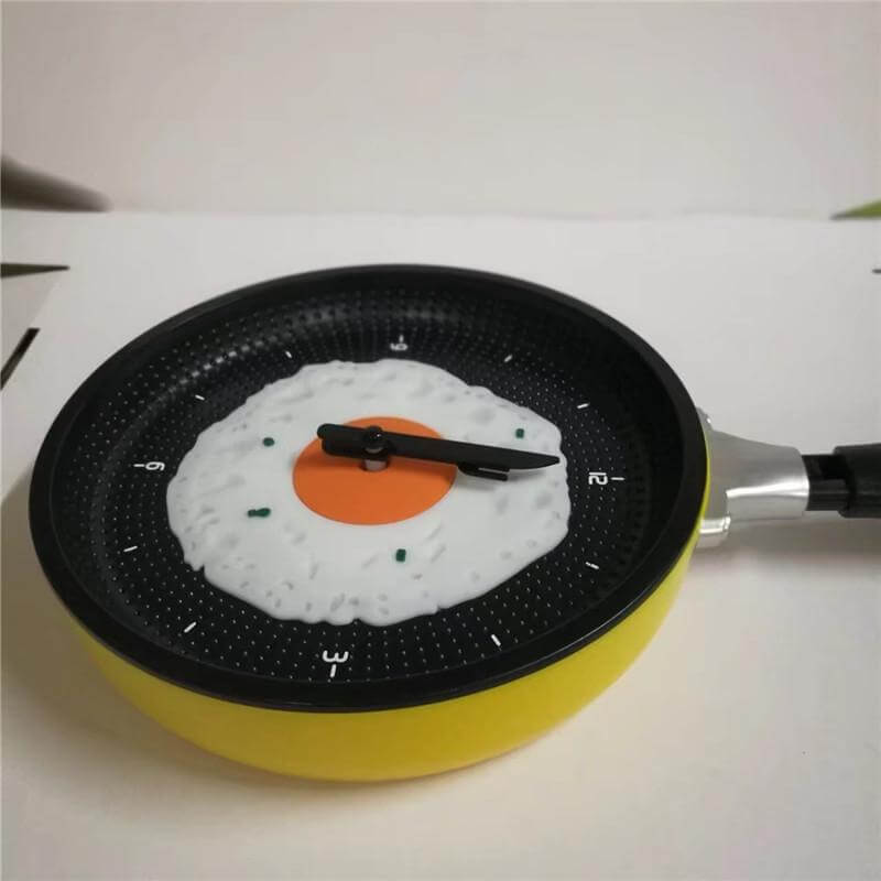 SizzleTime | Quirky Frying Pan Wall Clock