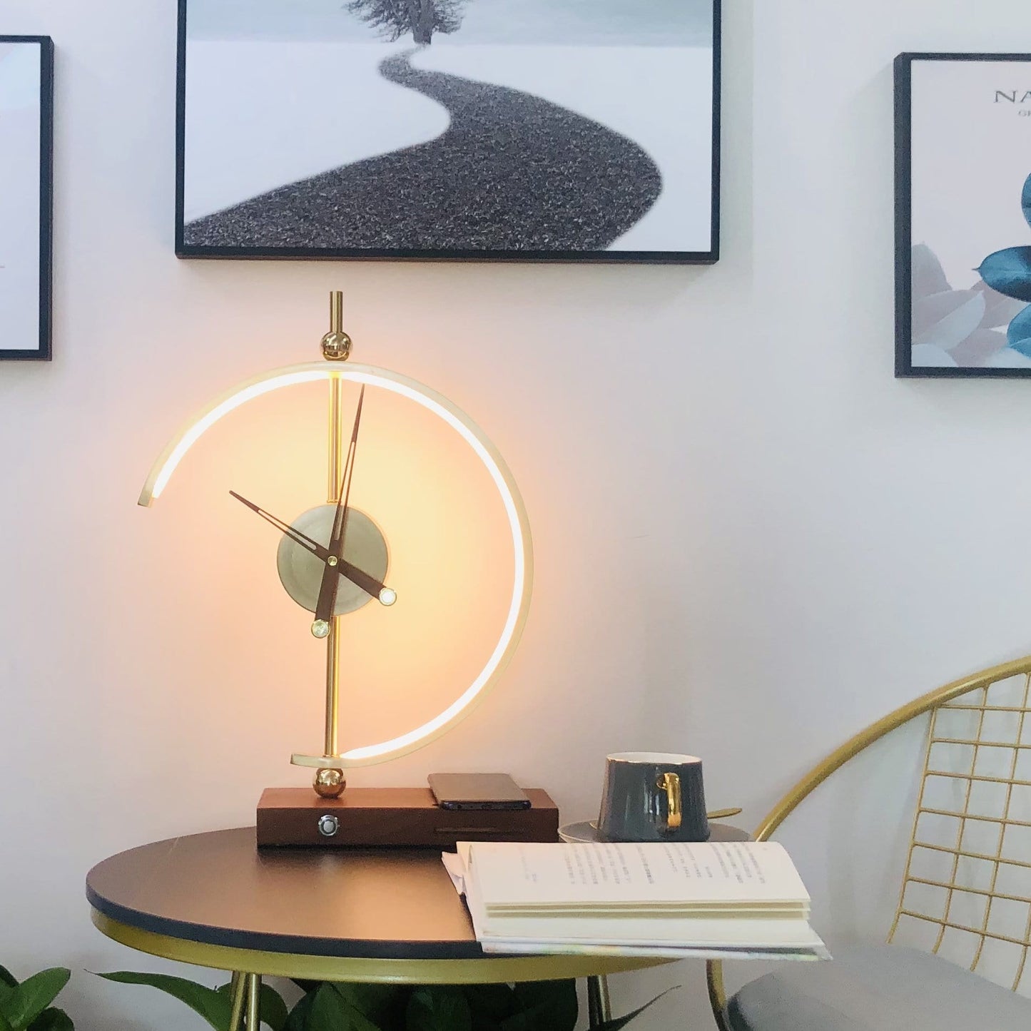 ChronoLamp | Vintage-Inspired Table Clock Lamp